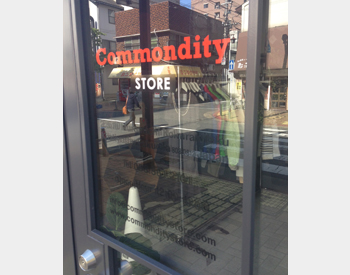 commondity storeカッティングシート貼